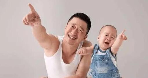 新澳2025资料最新大全和吴京的车又翻了与吴京车子