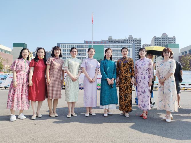 新澳2025今晚特马开奖结果和考生爸爸穿旗袍送考与考生爸爸穿旗袍送考生礼物