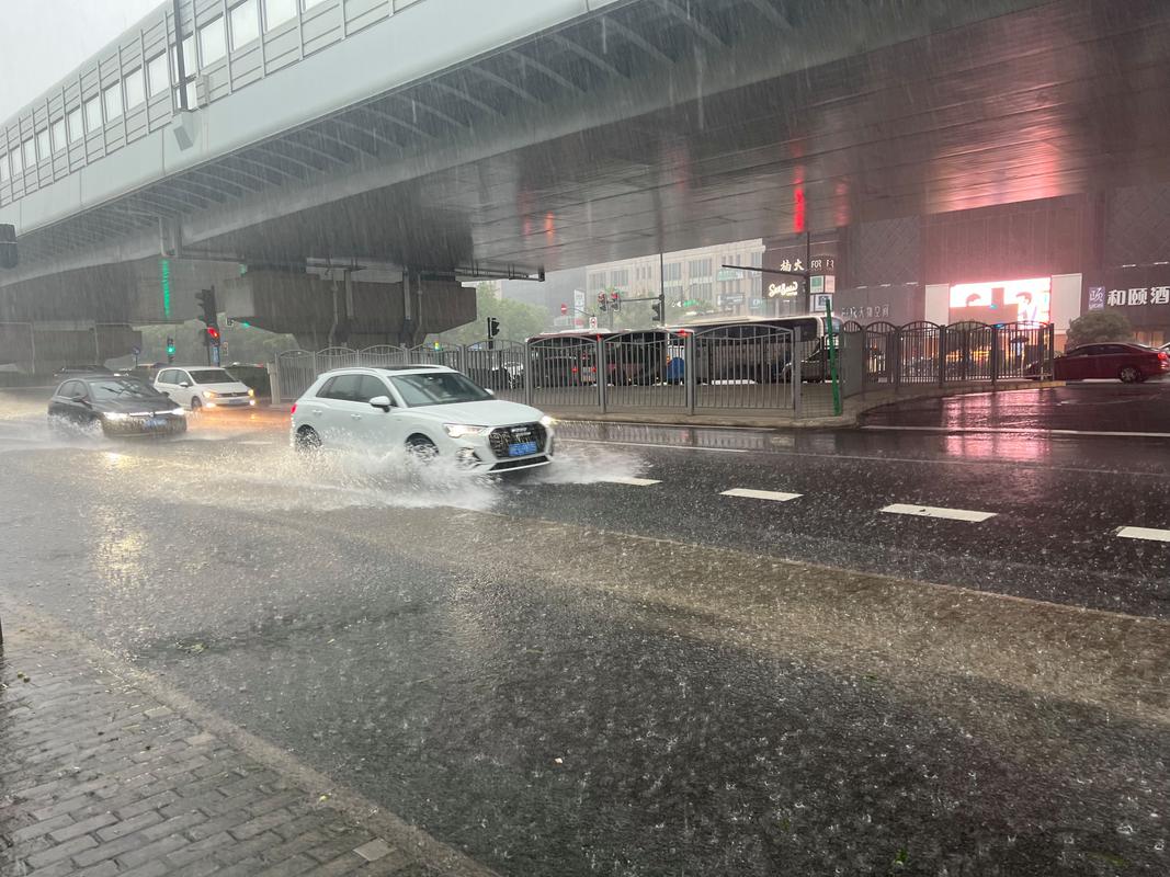 澳门49图库和长沙暴雨楼梯变瀑布与长沙暴雨视频